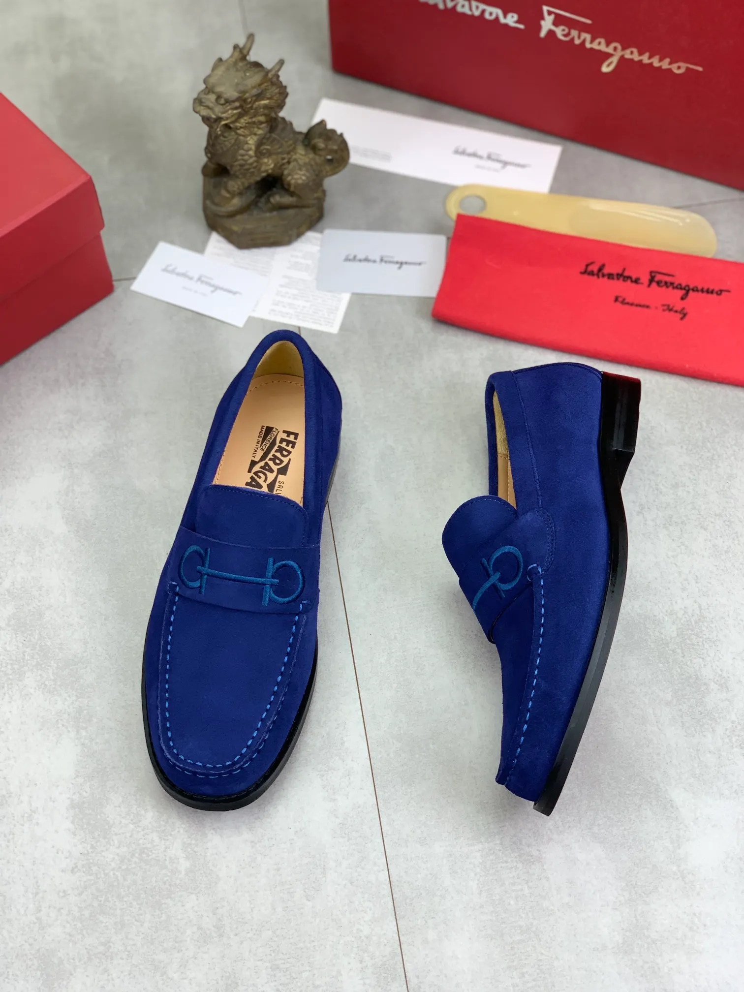 Men's Men's Shoes 💰P460💰[New Style] Water-dyed Niuli 🆘[Salvatore Ferragamo] Ferragamo's latest casual business leather shoes for men! Available at counters simultaneously! The fabric is made of specially imported original calfskin, the lining is made of imported water-dyed cowhide, and the original combination outsole is absolutely luxurious and leads the fashion trend. Matching code: 38-45; 5️⃣ colors available